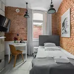 Strzalowa Underground Level By Renters 아파트 *