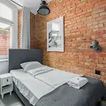 아파트 Strzalowa Underground Level By Renters 포즈난