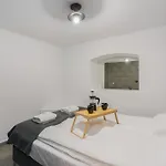 Strzalowa Underground Level By Renters 아파트 *