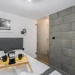 Strzalowa Underground Level By Renters 아파트 포즈난