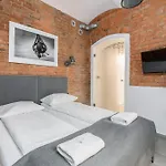 Strzalowa Underground Level By Renters 포즈난