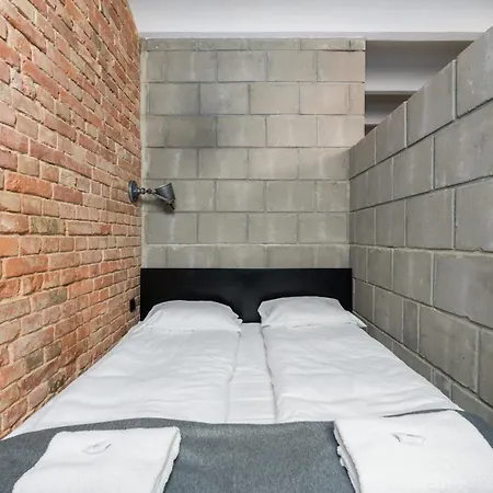 Strzalowa Underground Level By Renters 아파트 포즈난