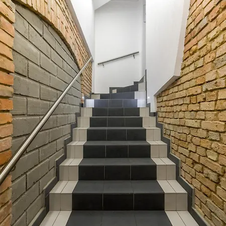 Strzalowa Underground Level By Renters 아파트